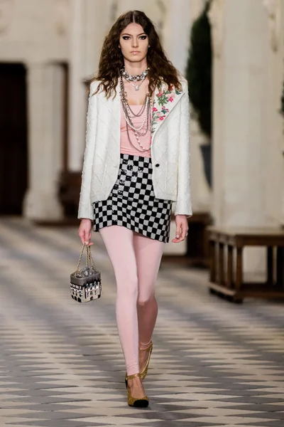 Look 3